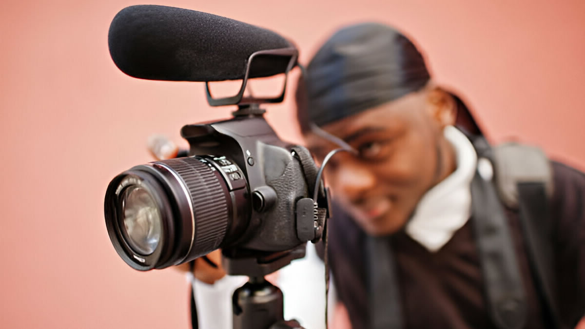 Video editor at event